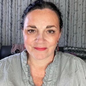 Meet your Posher, Leslie